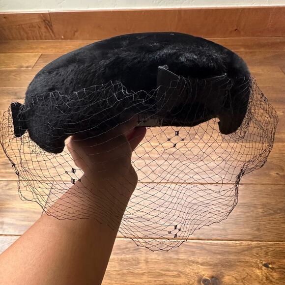 Vtg Neusteters pillbox beret hat black velvet bows net mesh veil - Picture 2 of 8